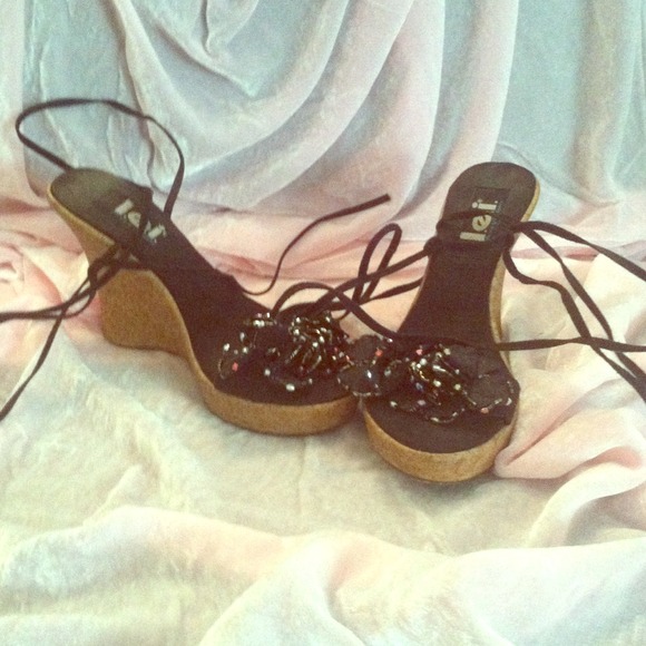 SOLD🎀❤LEI Wedge Black w/Sparkles Heels Size 8