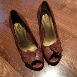 Seychelles brown leather peep toe heels - sz 7