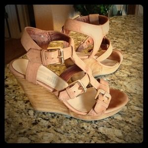 TRADED H&M TAN WEDGES