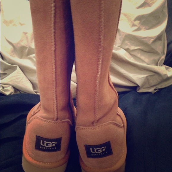 Size 7 -- Classic Tall. Great, like new condition