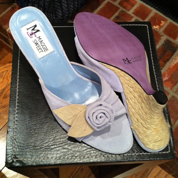 *REDUCED* Cute silvery blue suede wedge - Picture 2 of 4