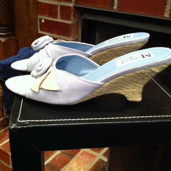 *REDUCED* Cute silvery blue suede wedge - Picture 3 of 4