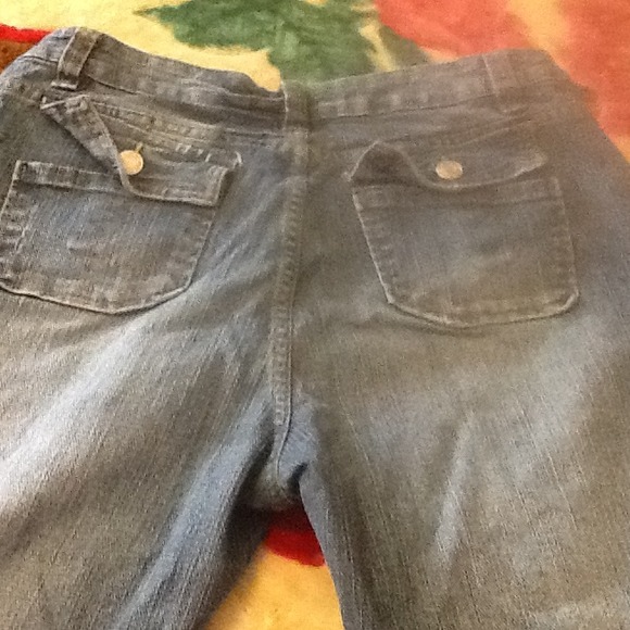 Distressed, altered ankles stretch jeans
