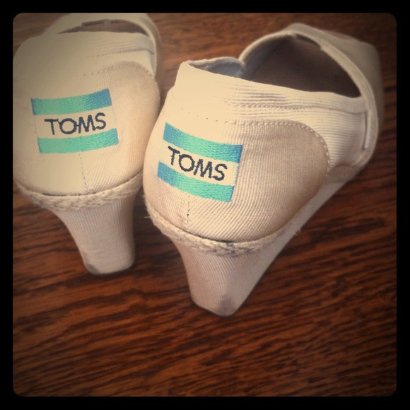 TOMS Shoes - Tons wedge shoes