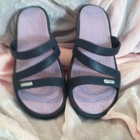 Navy Blue Crocs Sz 7 fits like 8