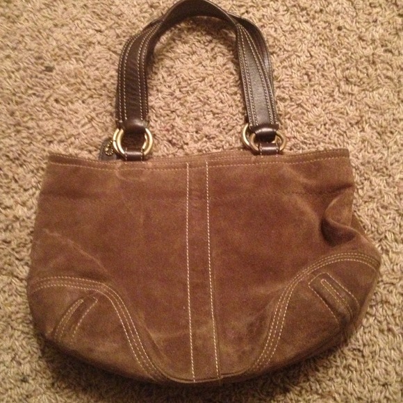 AUTHENTIC Coach Handbag !! This is a classic bag ! - Picture 2 of 4