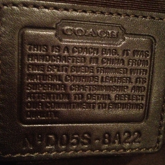 AUTHENTIC Coach Handbag !! This is a classic bag ! - Picture 4 of 4