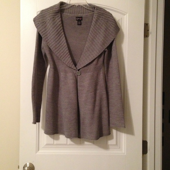 Cute gray sweater***SOLD***