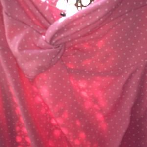 A pink to w white dots