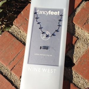 Nine West anklet and toe ring set