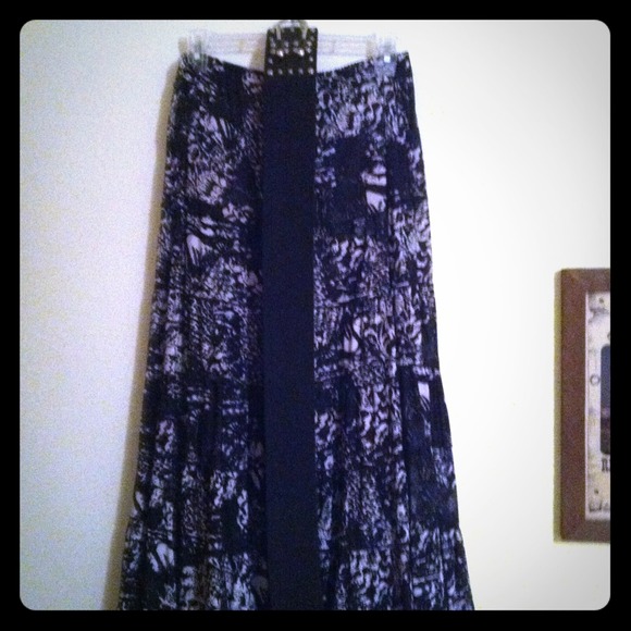 Skirt with wide belt