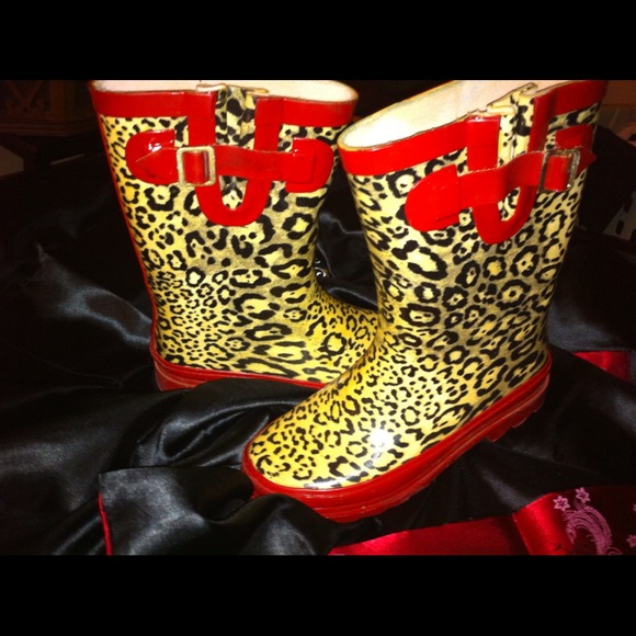 Leopard print size 3 rain boots