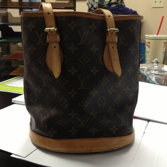 Louis Vuitton Handbags - Authentic Louis Vuitton tote
