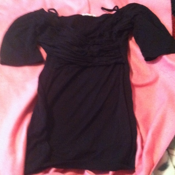 Sexy off the shoulders black top! - Picture 1 of 2