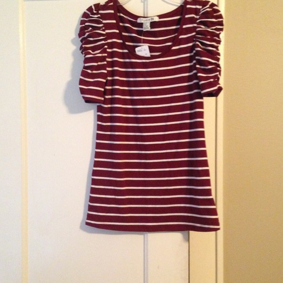 SOLD💢🌀⚡Maroon and White Striped Top