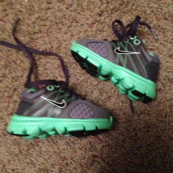 Size 3 babies Nike shoes. Worn once!