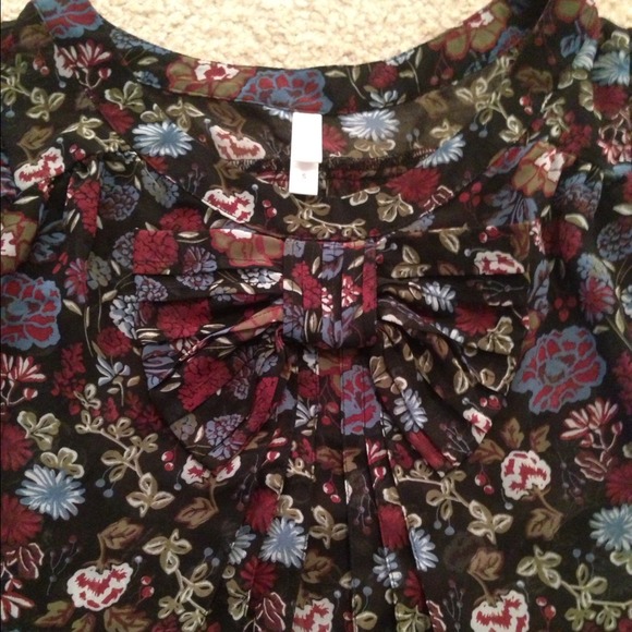 ❌SOLD❌Vintage inspired floral top with bow. - Picture 2 of 3