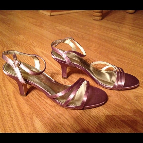 Wisteria purple heels never worn