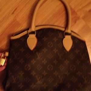 Super Cute LV print bag👜👜👜