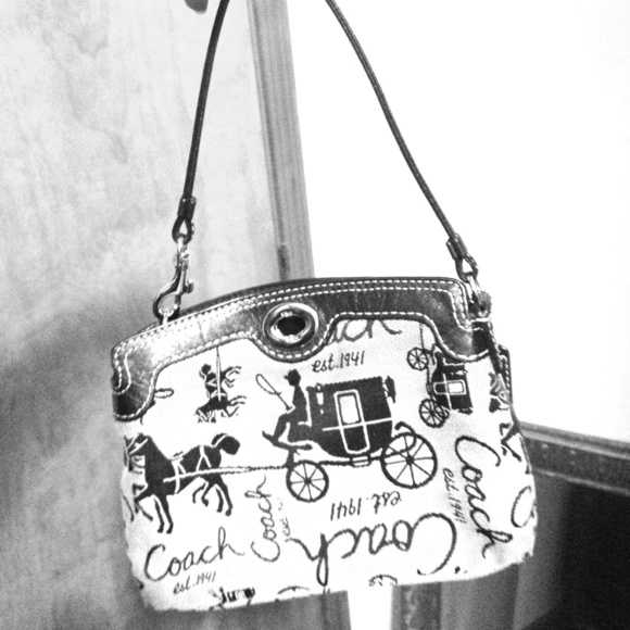 coach wristlet gently used - Picture 1 of 2