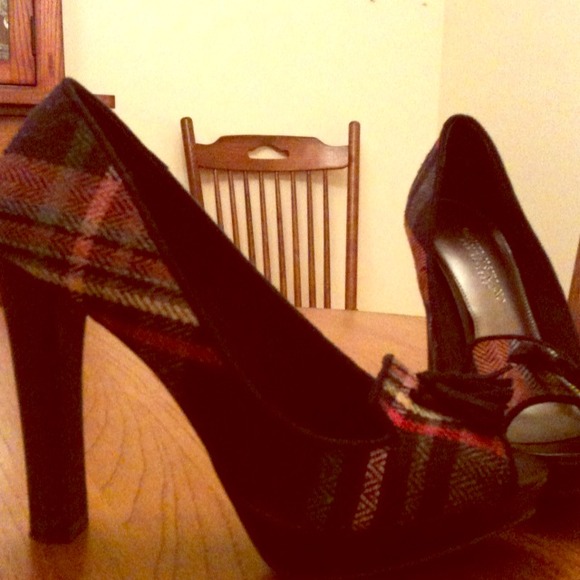 BUNDLED***Plaid peep toe shoes