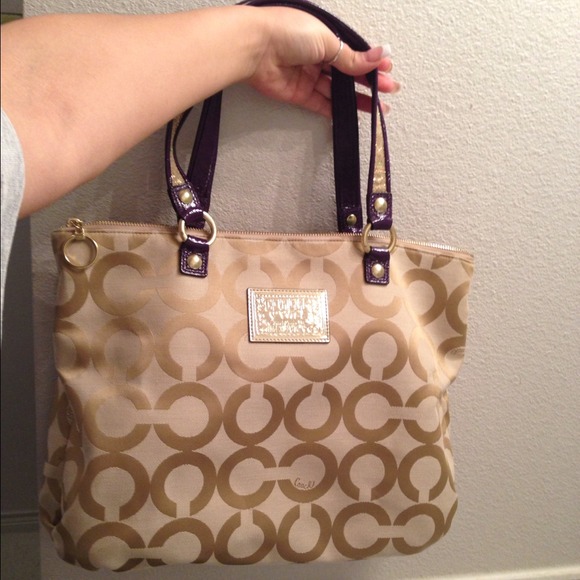 Authentic Poppy Coach Purse - Picture 2 of 3