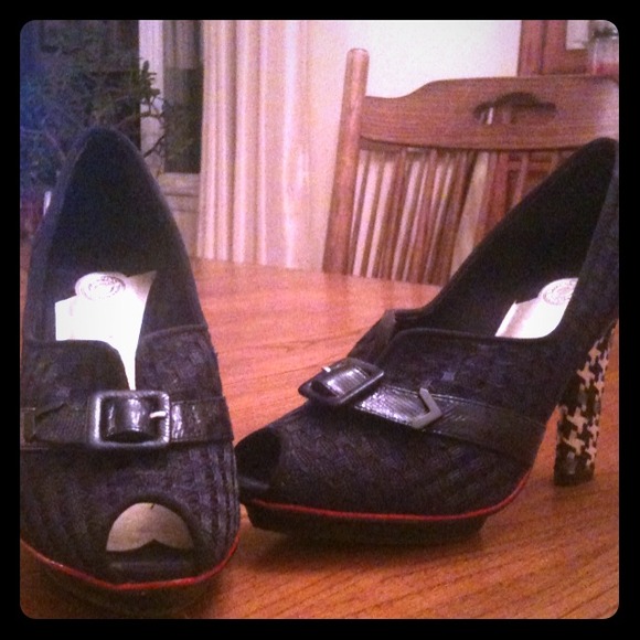 BUNDLED***Open toe shoes with black and white heel