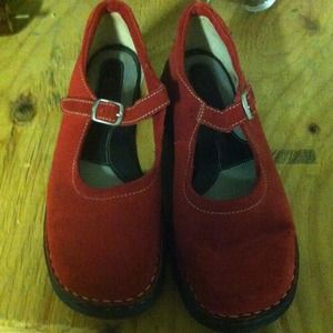 Born shoe flats size 9 1/2 gently used.