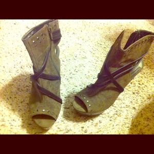 Olive green open toe & heel bootie from the buckle