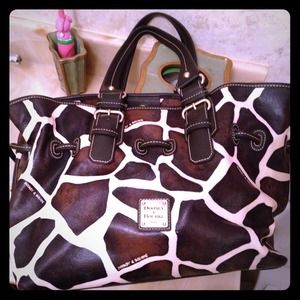 Authentic Dooney & Bourke giraffe print handbag!