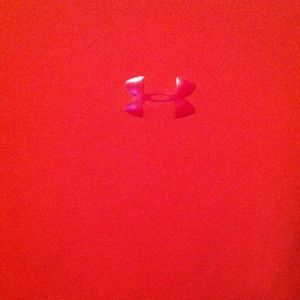 Bundle for 2 underarmour tops 34.00:)