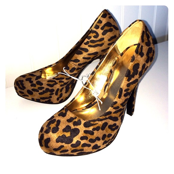 Mossimo Shoes - Leopard print pumps