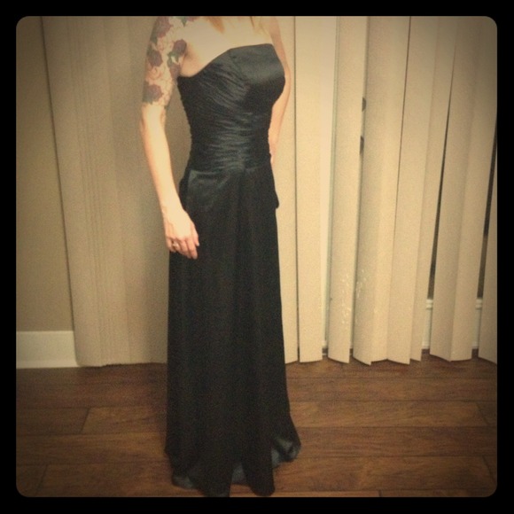 💥Floor Length Black Gown