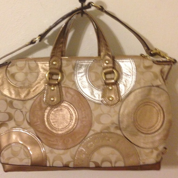 Bundled with keychain & traded :)