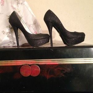 ✨Black sparkly pumps ✨