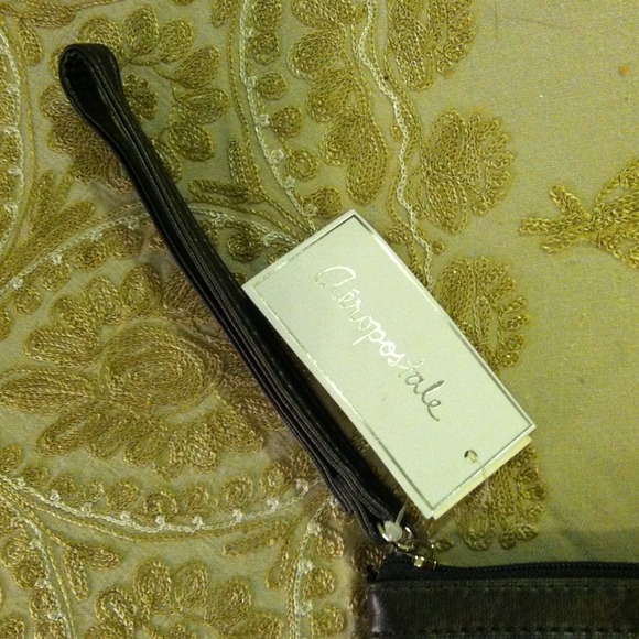 SOLD NWT Aero ombré wristlet - Picture 3 of 3