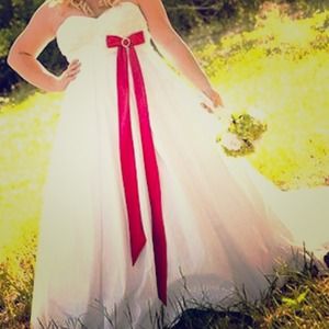 Galina Signature Wedding gown: DB size 18 women's