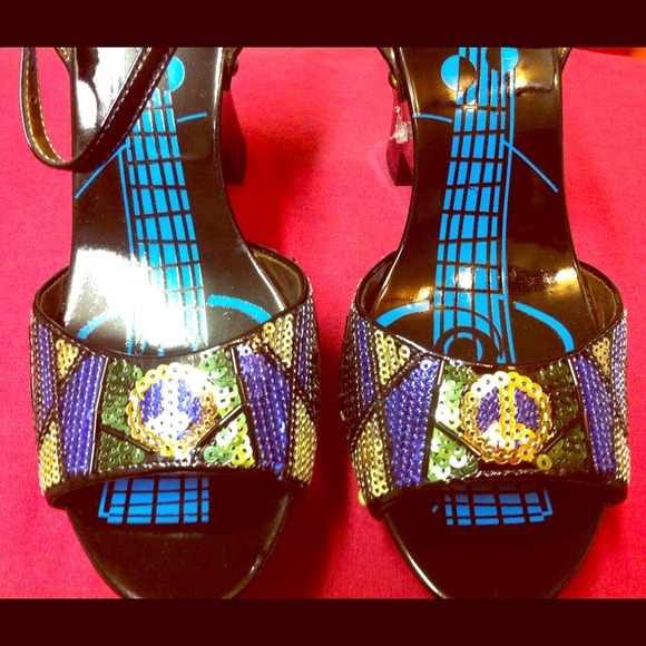 Carol Santana's Ladies sandals size 6m