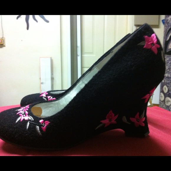 Rampage Black wool felt high heels 6m