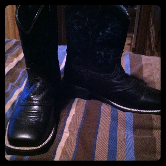 Women's cowboy boots