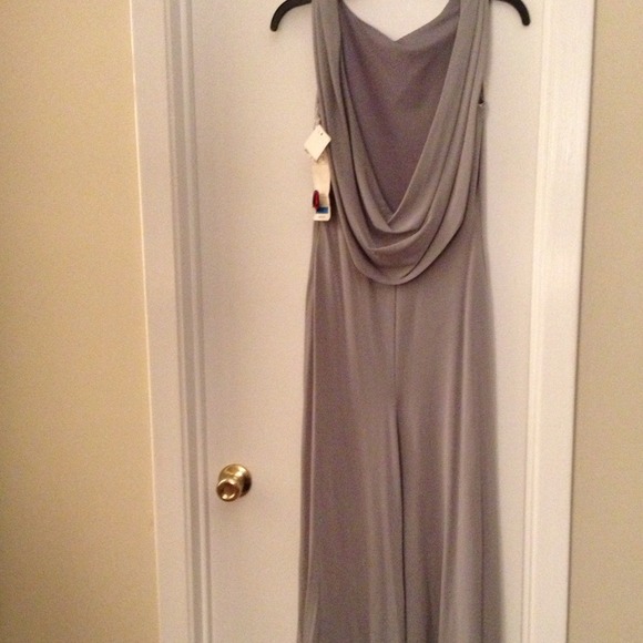 New open back gown - Picture 2 of 3
