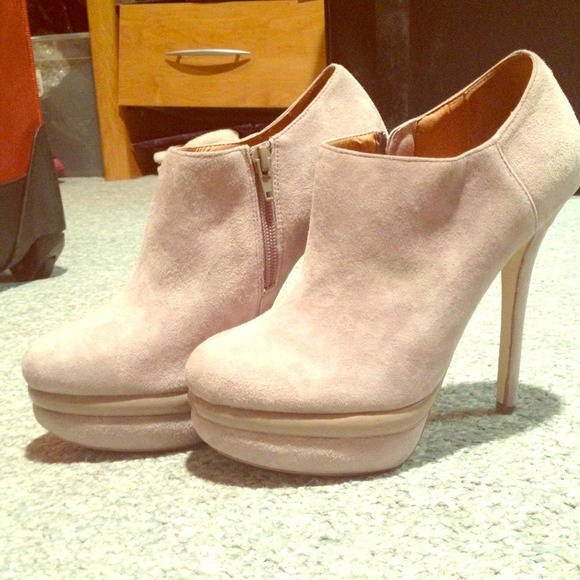 Brand new Kelsi Dagger booties