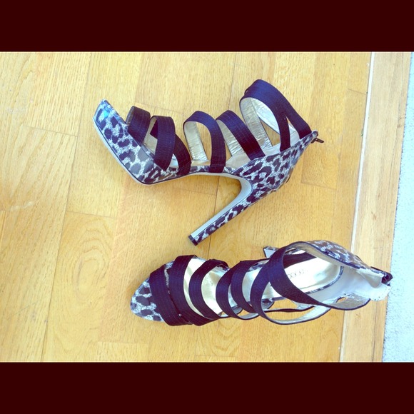 Animal print platform heel sz9
