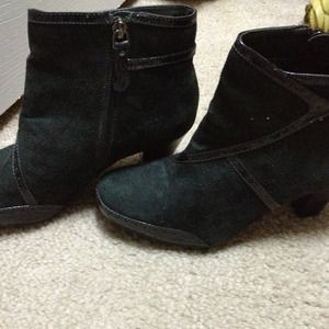 Green and black Clark's ankle boots
