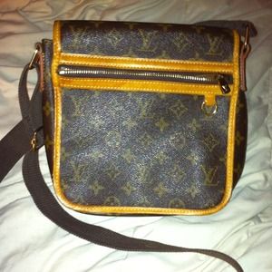 Classic "LV" print Louis Vuitton bag