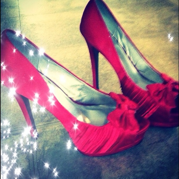 TAKING OFFERS on STUNNING red heels