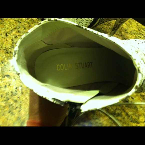 Beautiful  Snake Skin Print Boots - Picture 4 of 4