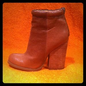 Super cute brown leather ankle boots