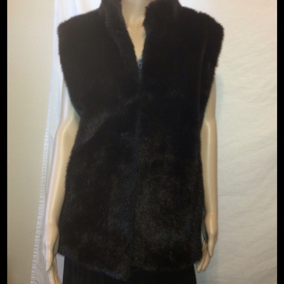 ***SOLD***Donna Salyers' Fabulous-Furs Faux