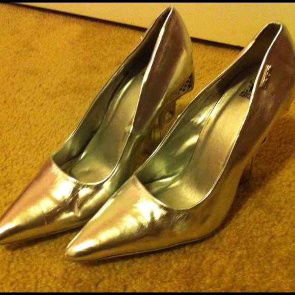 Low pointed pistol heels - Picture 3 of 3